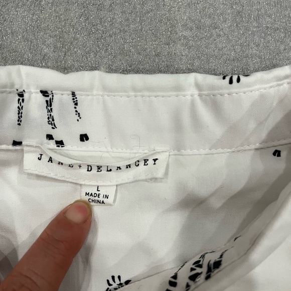 [L]Jane Delancy White Button-Up Shirt with Giraffe Print - Picture 3 of 8